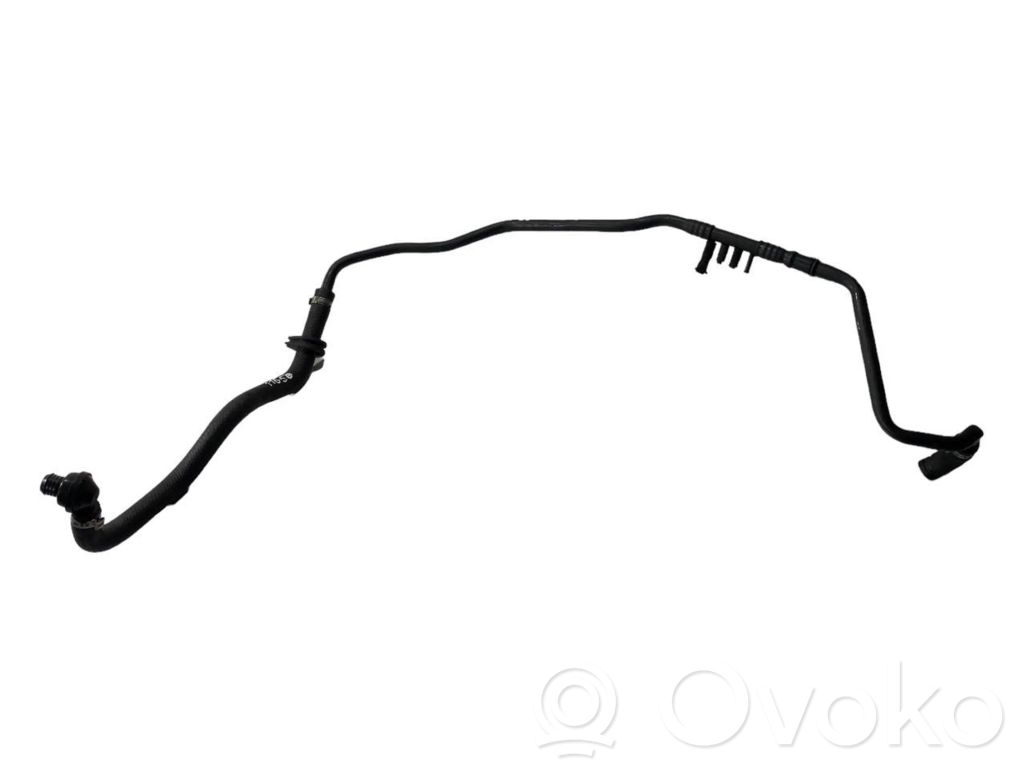 Caurulīte (-es) / šļūtene (-es)