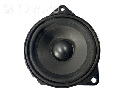 Skaļrunis (-i) pakaļējās durvīs