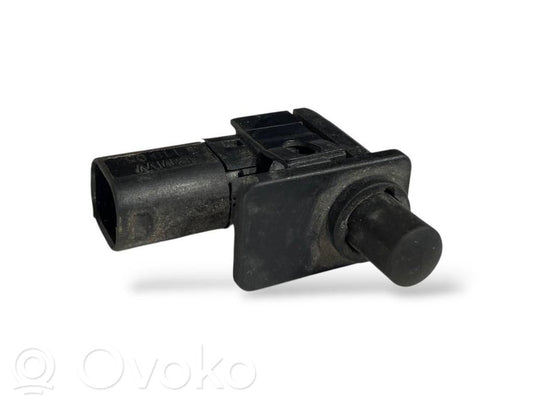 Motora pārsega atvēršanas / aizvēršanas sensors