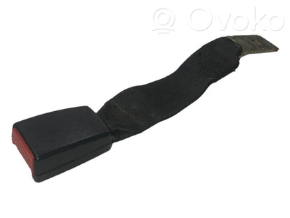 Vidējās jostas sprādze (aizmugurē)