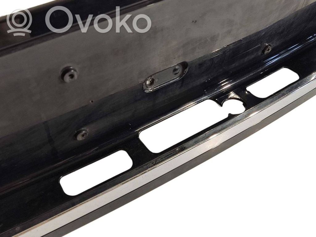 Bagāžnieka numura zīmes apgaismojuma līste