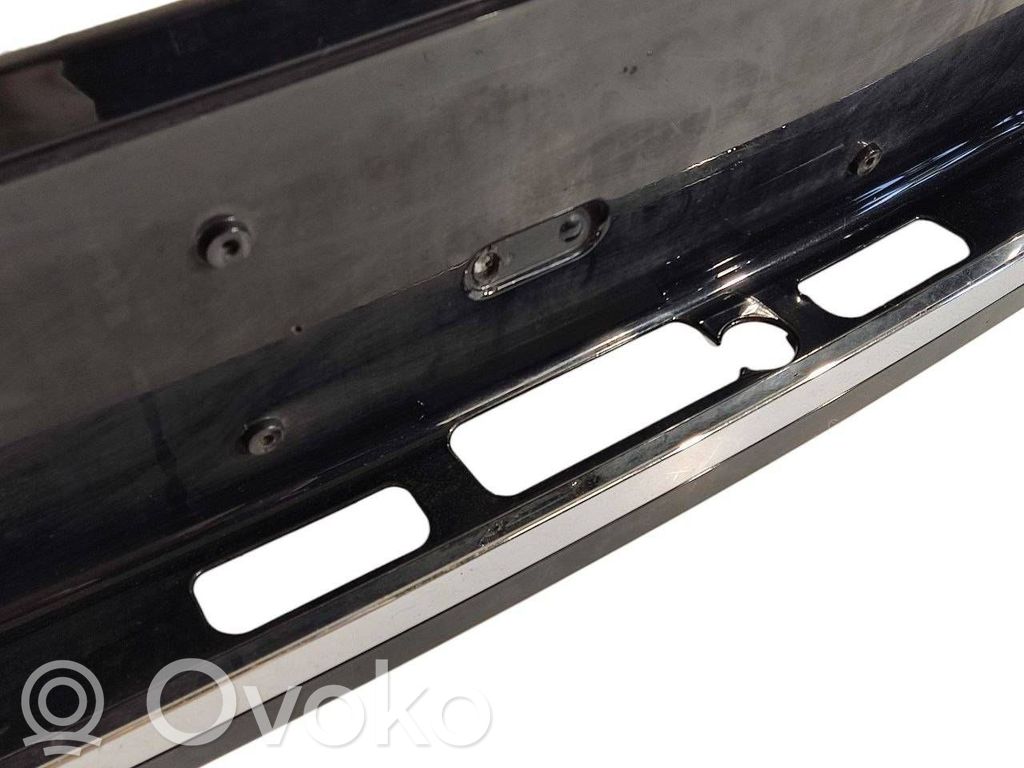 Bagāžnieka numura zīmes apgaismojuma līste