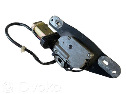 Aizmugurējā pārsega pievilcējs