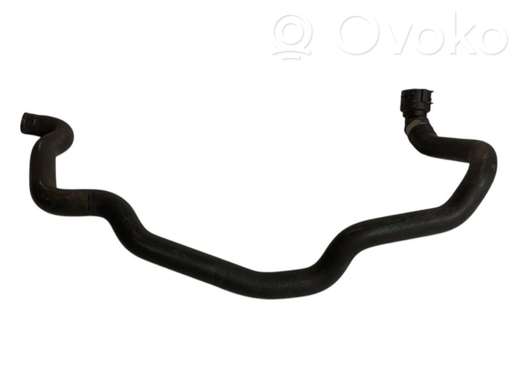 Caurulīte (-es) / šļūtene (-es)