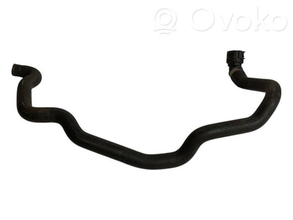 Caurulīte (-es) / šļūtene (-es)