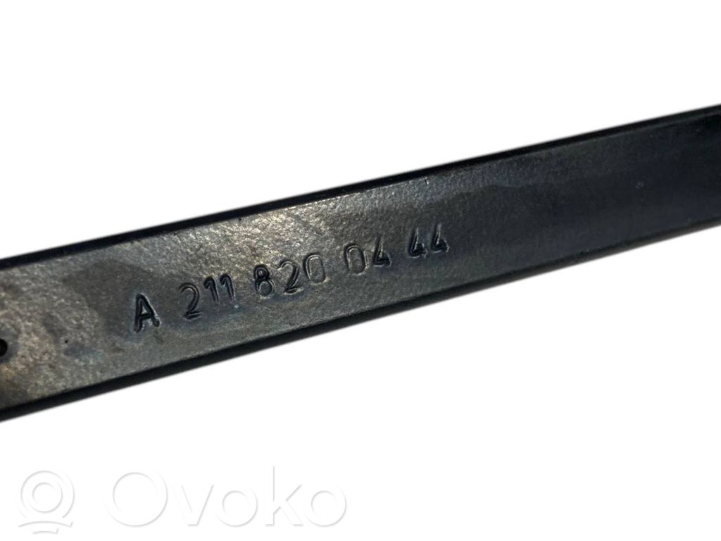 Priekšējā loga tīrītāja kājiņa