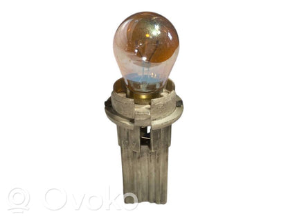 Aizmugures spuldzes vāka turētājs