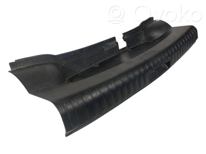 Bagāžnieka sliekšņa dekoratīvā apdare