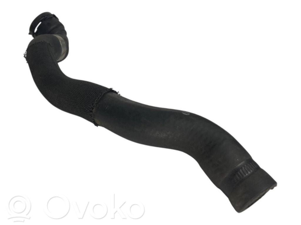 Caurulīte (-es) / šļūtene (-es)