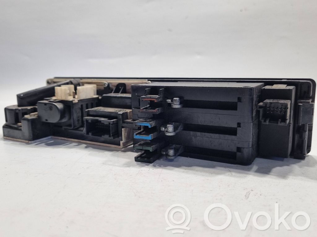 Gaisa kondicioniera / klimata kontroles / salona apsildes vadības bloks (salonā)