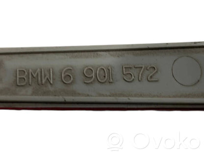 Aizmugurē atstarotājs