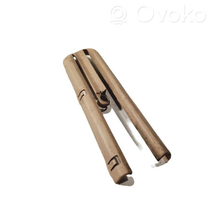 Priekšējā vadītāja sēdekļa sliedīte (-es)