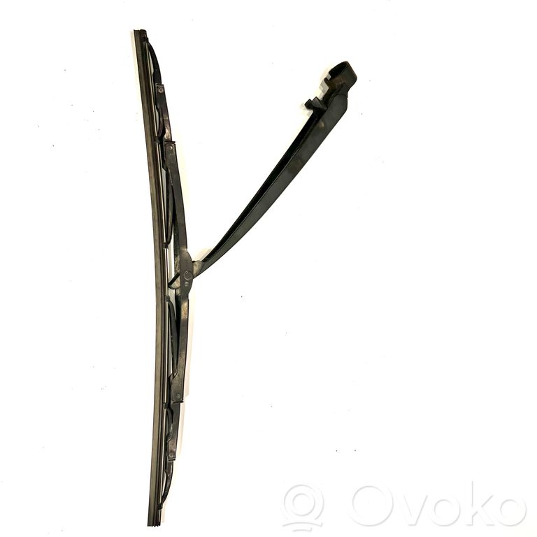 Aizmugurējā loga tīrītāja kājiņa