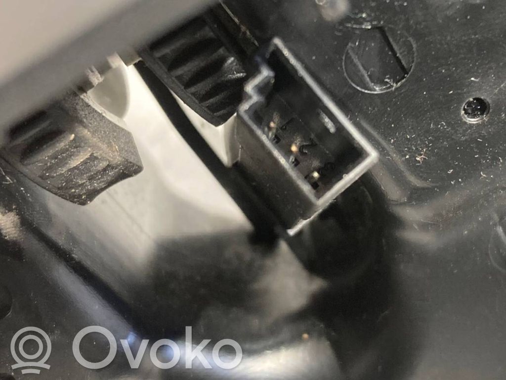 Aizmugurējā gaisa - ventilācijas reste