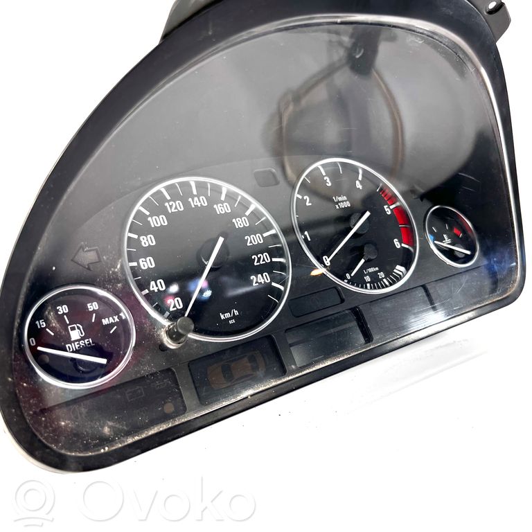 Speedometer (in the instrument panel)