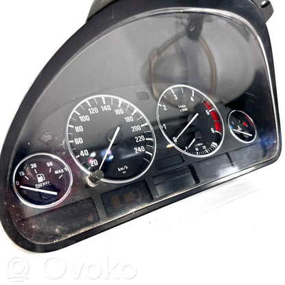 Speedometer (in the instrument panel)