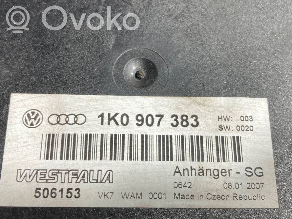 Piekabes āķa vadības bloks