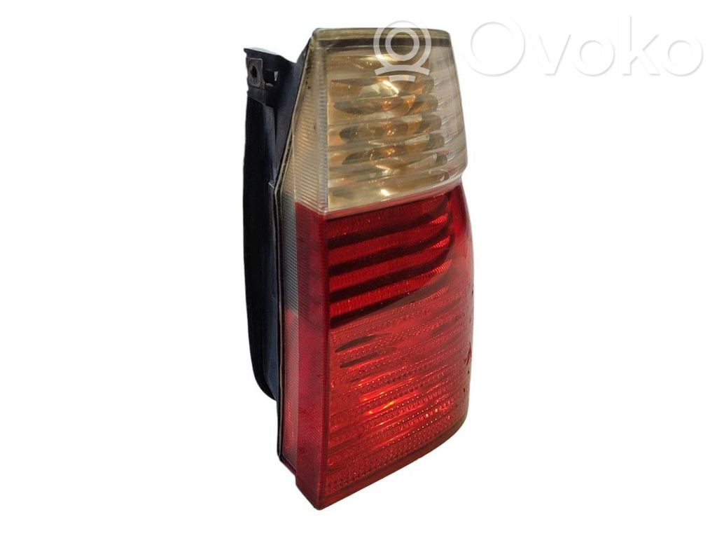 Aizmugurējais lukturis virsbūvē