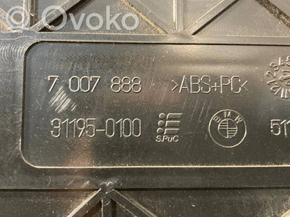 Glāžu turētājs (aizmugurē)