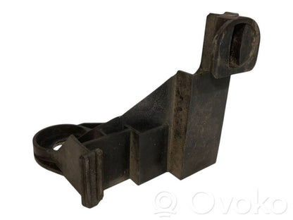 Priekšpusē bampera turētājs