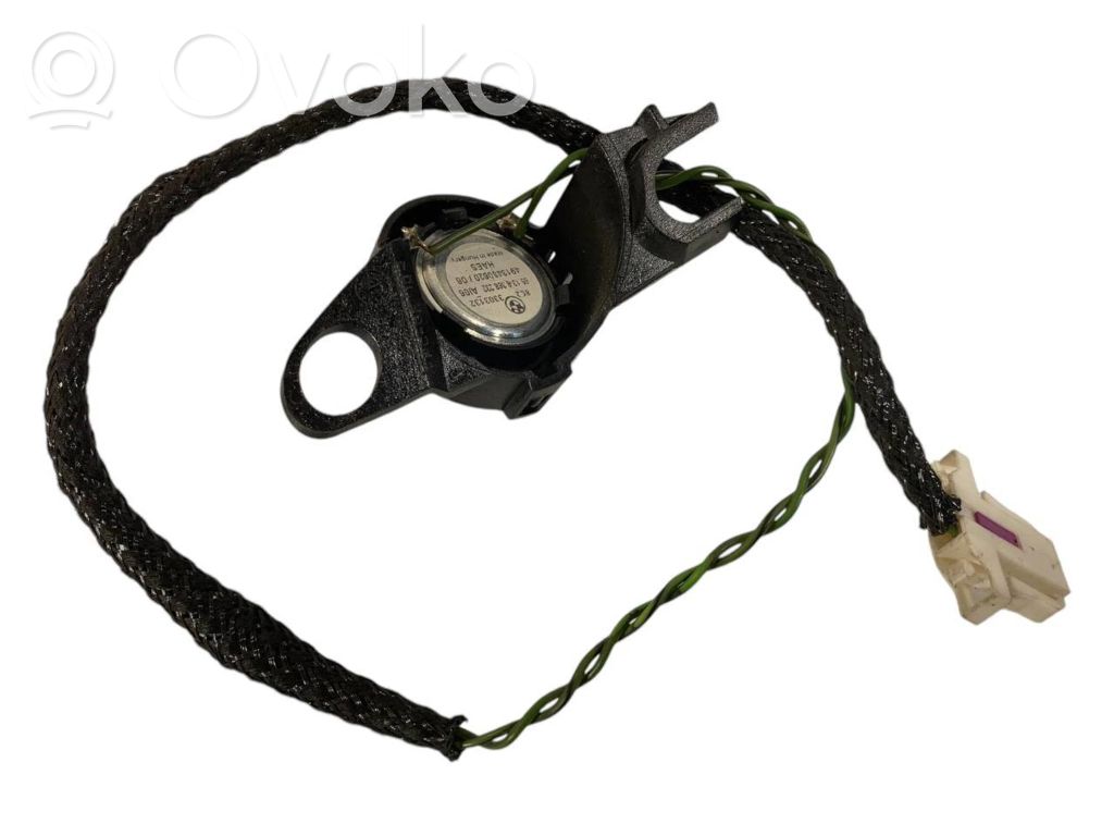 Augsto frekvenču skaļrunis (-i) priekšējās durvīs