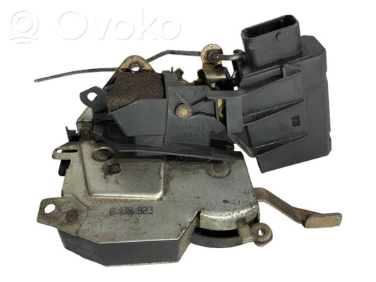 Priekšpusē slēdzene