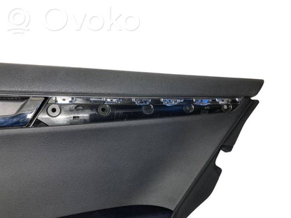 Apšuvums aizmugurējām durvīm