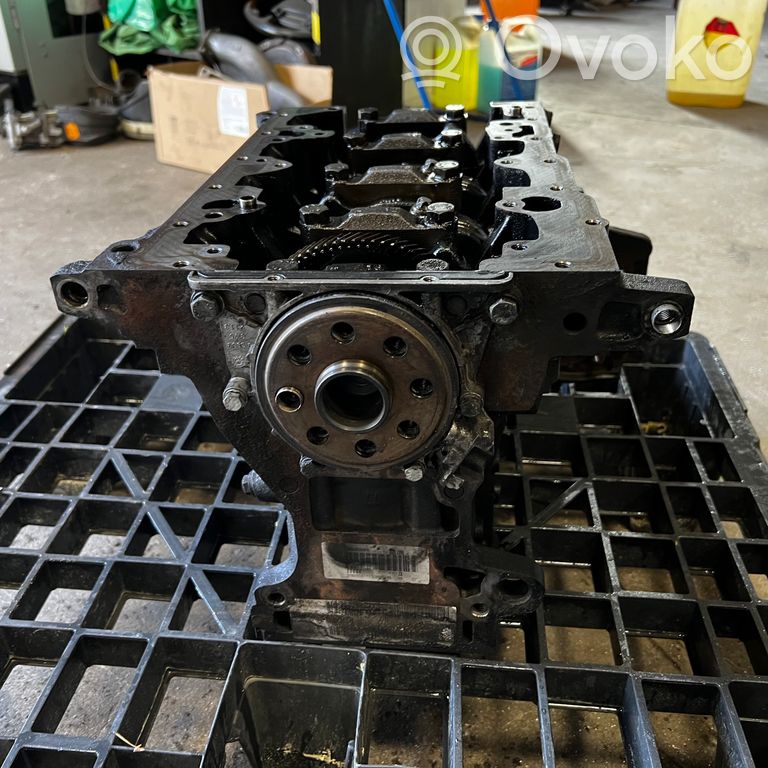 Блокировать