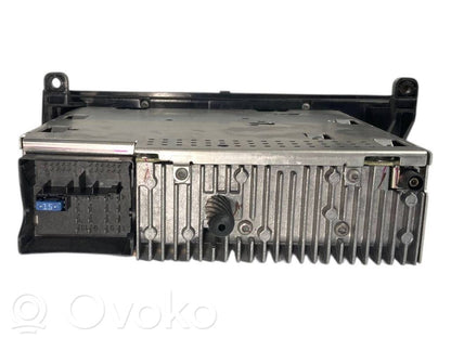 Radio / CD/DVD atskaņotājs / navigācija