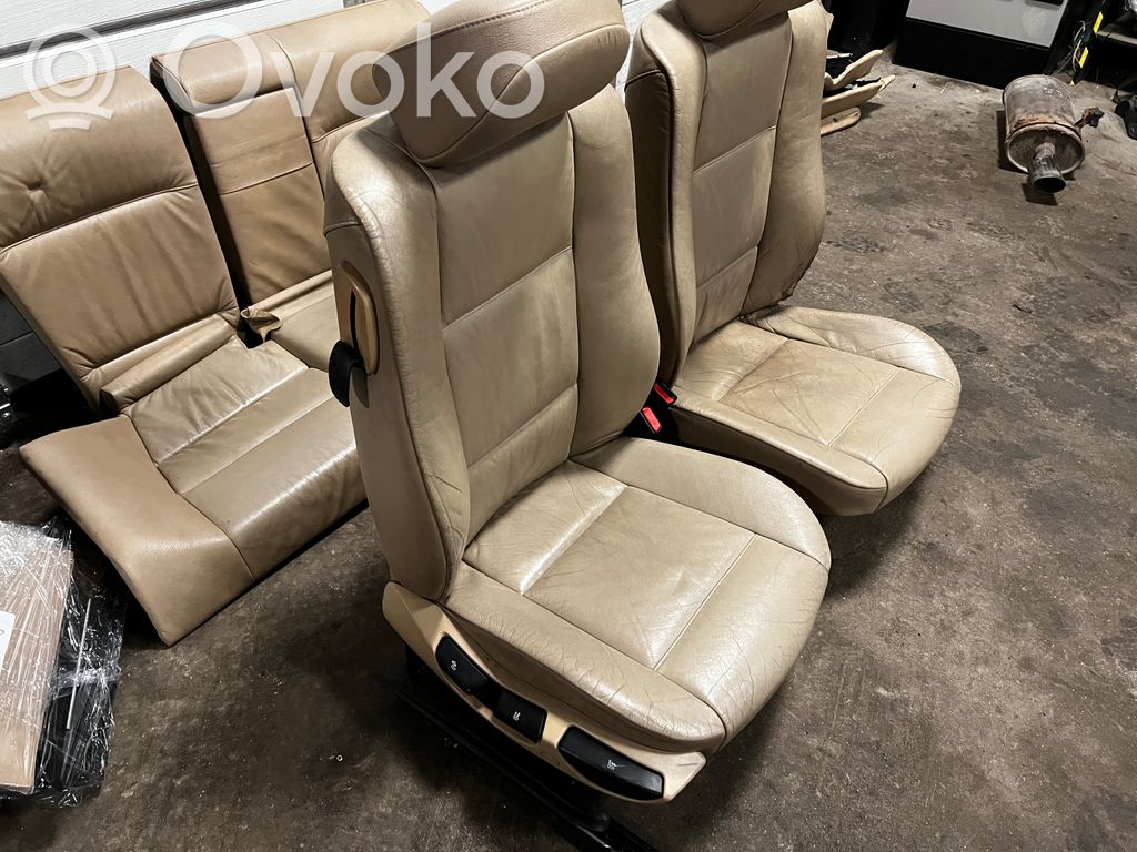 Sēdekļu un durvju dekoratīvās apdares komplekts