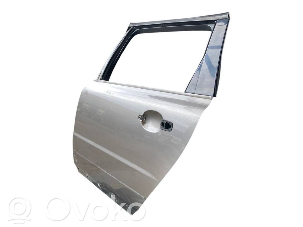 Aizmugurējās durvis