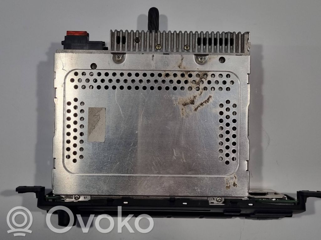 Radio / CD/DVD atskaņotājs / navigācija