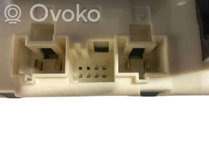 Aizmugurējā pārsega pievilcējs