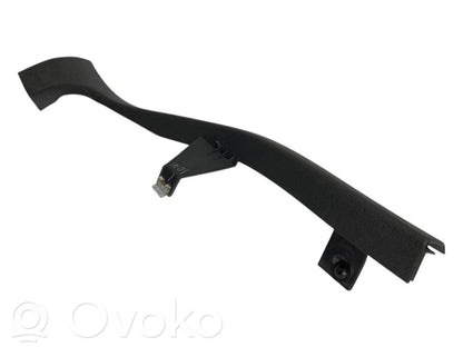 Sānu dekoratīvā apdare pie aizmugurējā sēdekļa (augšdaļa)