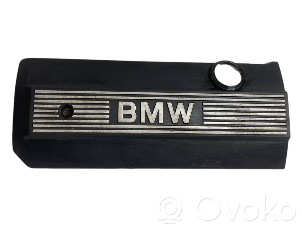 Dzinēja pārsegs (dekoratīva apdare)