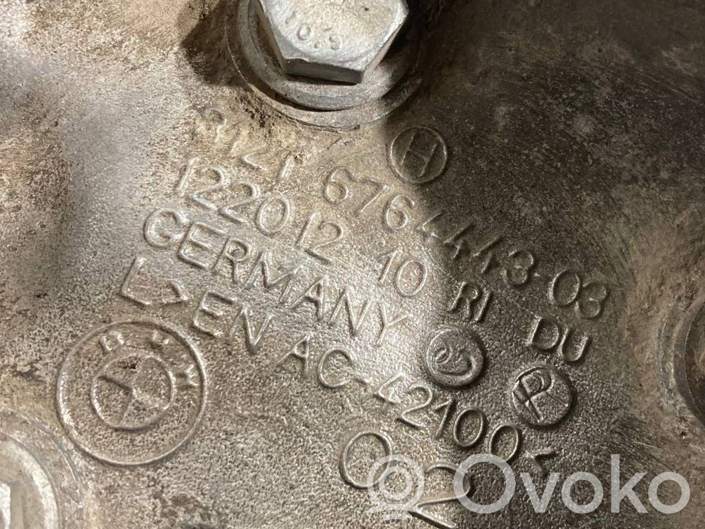 Priekšējā riteņa rumbas vārpstas šarnīrs (stupica, capfa)