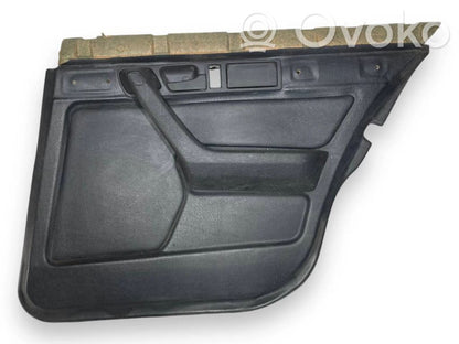 Apšuvums aizmugurējām durvīm