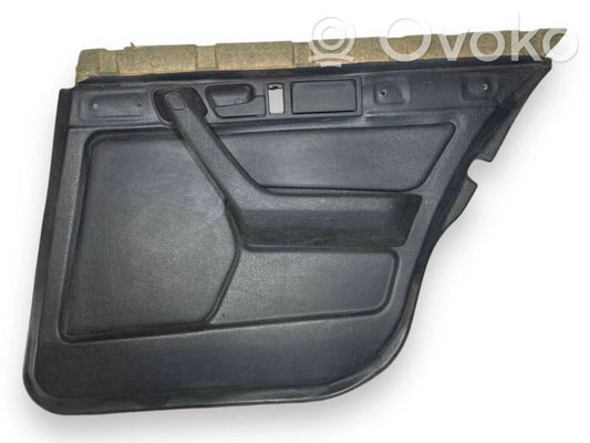 Apšuvums aizmugurējām durvīm