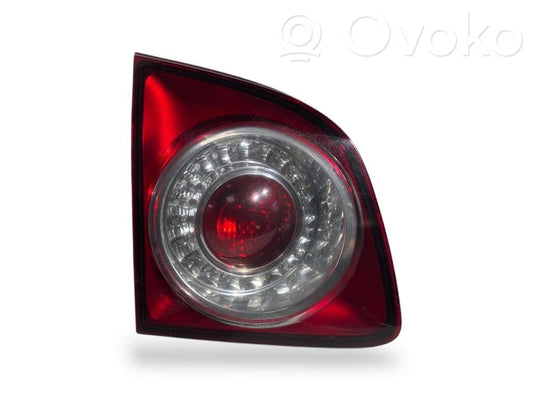 Aizmugurējais lukturis pārsegā