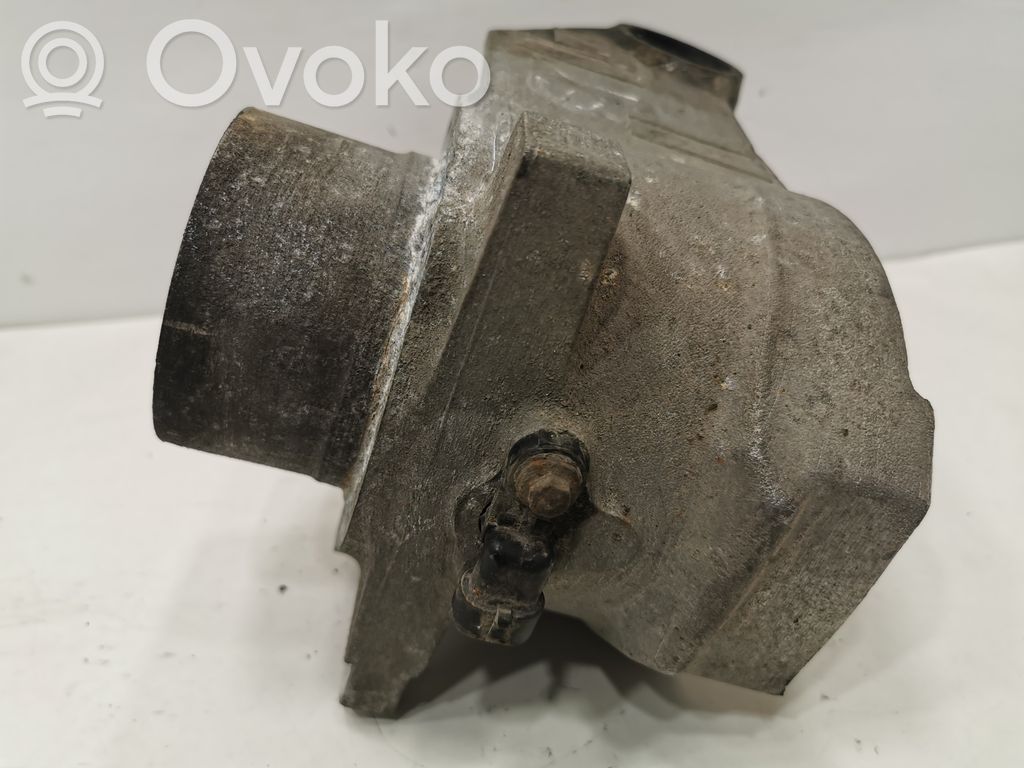 Aizmugurē riteņa rumbas vārpstas šarnīrs (stupica, capfa)