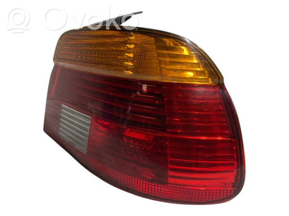 Aizmugurējais lukturis virsbūvē