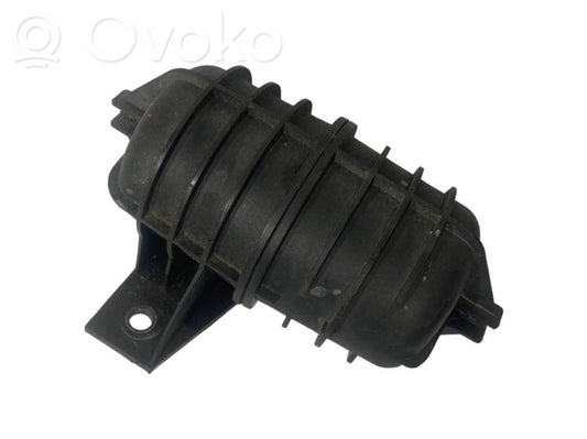 Vacuum air tank