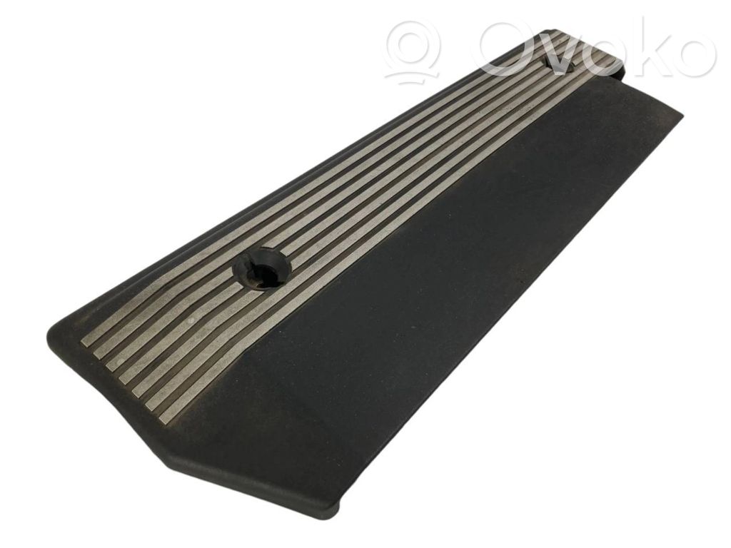 Engine cover (decorative trim)