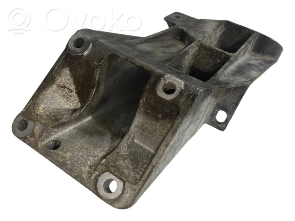 Dzinēja nostiprināšanas stiprinājums-kronšteins