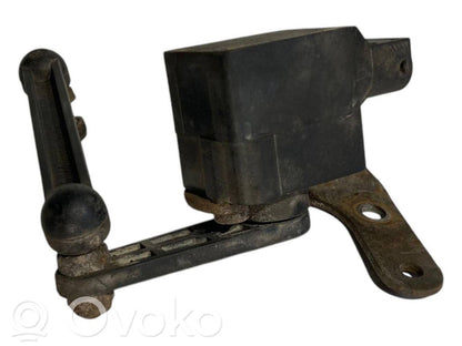 Aizmugurē balstiekārtas augstuma sensors