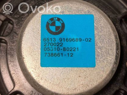 Skaļrunis priekšējā panelī