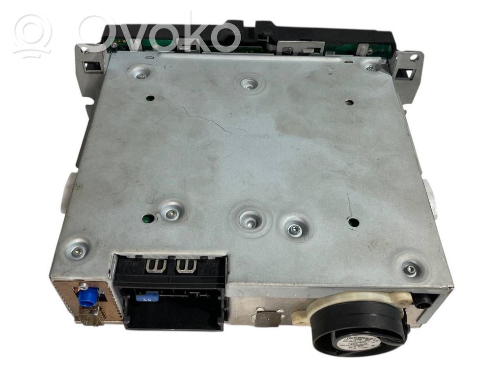 Radio / CD/DVD atskaņotājs / navigācija