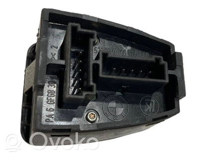 Sānu spoguļu slēdzis