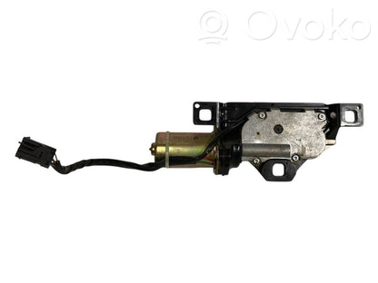 Aizmugurējā pārsega pievilcējs