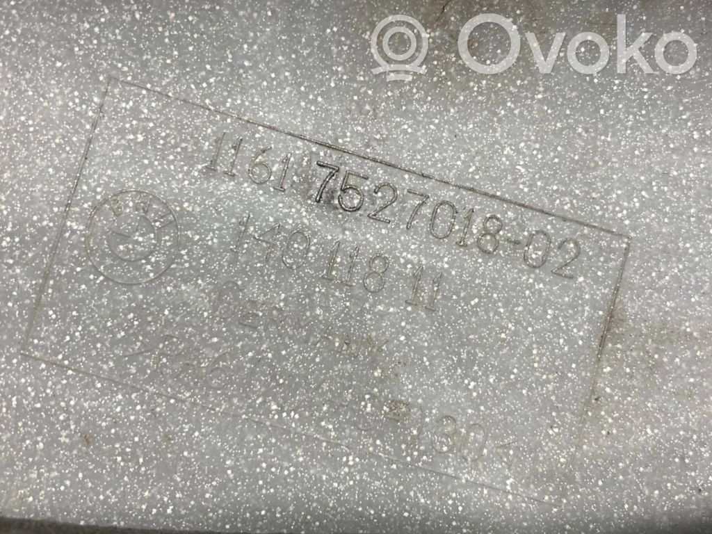 Dzinēja pārsegs (dekoratīva apdare)